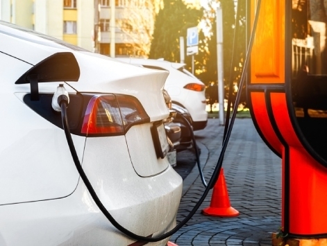 Les 6 avantages liés à l’installation de bornes de recharge pour véhicules électriques en entreprise
